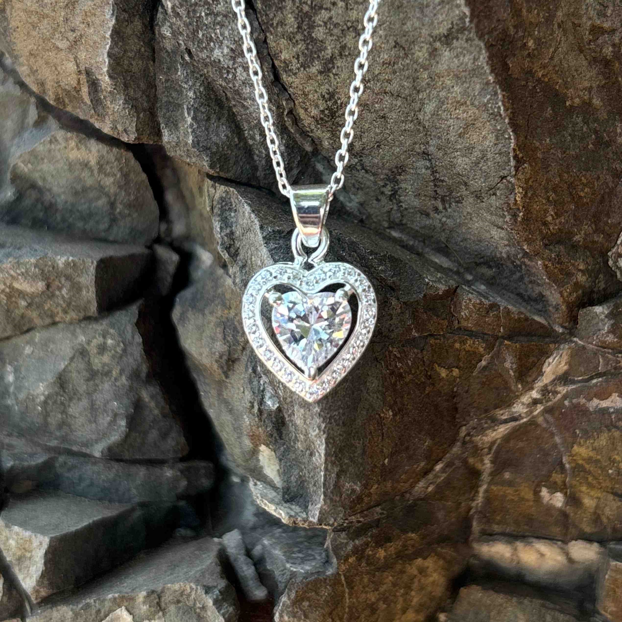Athah Single Heart Solitaire Glittera Pendant with Chain in Pure 925 Silver