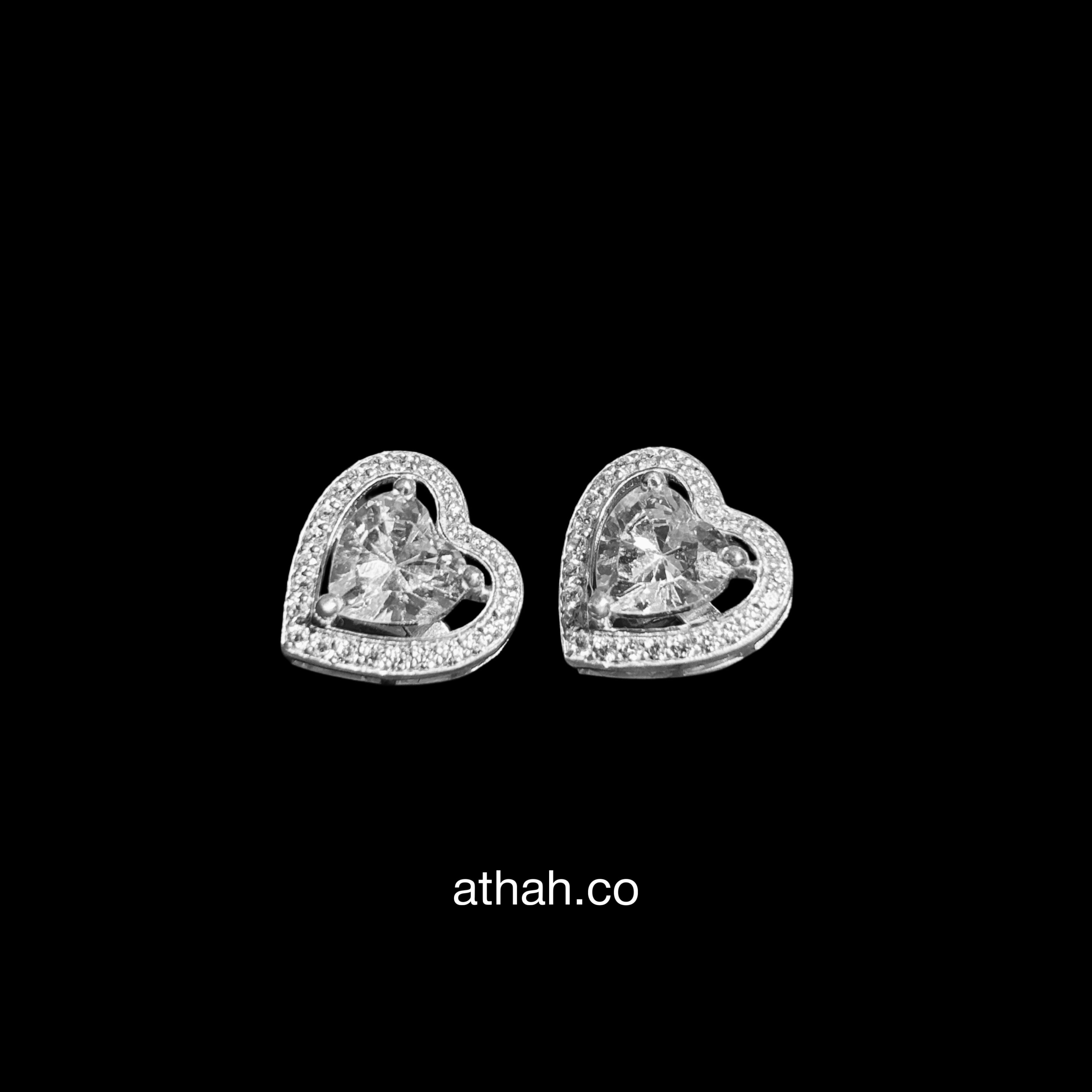 Athah Solitaire Heart Glittera Studs